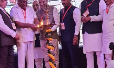 ರಾಷ್ಟಿçಯ ಕ್ರಿಬ್ಕೋ ನಿರ್ದೇಶಕ ಅರ್. ರಾಜೇಂದ್ರ ಅವರು ನವದೆಹಲಿಯಲ್ಲಿ ನಡೆದ ರಾಷ್ಟಿçಯ ಕ್ರಿಬ್ಕೋ ಸಂಸ್ಥೆಯ ಸಭೆಯಲ್ಲಿ ಭಾಗವಹಿಸಿ ರಾಜ್ಯದ ರೈತರ ರಸಗೊಬ್ಬರ ಸಮಸ್ಯೆ ಮತ್ತು ವಿತರಣೆ ಬಗ್ಗೆ ಚರ್ಚೆ ಮಾಡಿದರು.