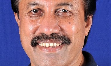 ಒಂದು ಗಳಿಗೆ - ಕುಚ್ಚಂಗಿ ಪ್ರಸನ್ನ- ನಿಮ್ಮ ಅಚ್ಚುಮೆಚ್ಚಿನ ‘ಬೆವರ ಹನಿ’ ಕನ್ನಡ ದಿನಪತ್ರಿಕೆಯ  ತುಮಕೂರು ಆವೃತ್ತಿಗೆ ತುಂಬಿದ್ದು ಕೇವಲ ಮೂರೇ ವರ್ಷ!!