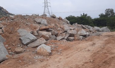 ಹಗಲಲ್ಲೇ ಬಂಡೆ ಬ್ಲಾಸ್ಟ್: ದಿಕ್ಕಾಪಾಲಾಗಿ ಓಡಿದ ಜನರು!