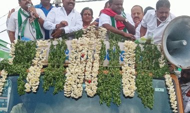 ಗುಬ್ಬಿ ಸಮಾವೇಶದಲ್ಲಿ ಡಿಕೆಶಿ ಮೇಲೆ ಕುಮಾರಣ್ಣನ ಕೆಂಗಣ್ಣು  ‘ಸಿಎಂ ಆಕಾಂಕ್ಷಿ ಒಕ್ಕಲಿಗ ನಾಯಕರಿಂದ  ಜನತಾ ದಳದ ಶಾಸಕರ ಬ್ರೇನ್‌ವಾಷ್’