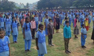 ಲಕ್ಷ ಕಂಠ ಗಾಯನದಲ್ಲಿ ಹುಳಿಯಾರು ವಿದ್ಯಾರ್ಥಿಗಳು