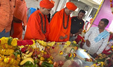 ಸ್ವಾಮೀಜಿ ಗಳಿಂದ  ಶ್ರೀ ಮಾರ್ಕಂಡೇಯ ಸ್ವಾಮೀಜಿಯವರ ಅಂತಿಮ ದರ್ಶನ