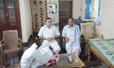 ಡಿಸಿಸಿ ಬ್ಯಾಂಕ್‌ ನಿರ್ದೇಶಕ ಹನುಮಾನ್‌ ರ ಆರೋಗ್ಯ ವಿಚಾರಿಸಿದ ಮಾಜಿ ಶಾಸಕ ಕೆ.ಎನ್.ರಾಜಣ್ಣ