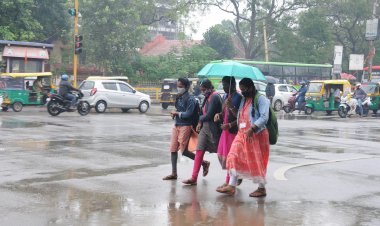 ಬಿಡದೇ ಜಿನುಗುಟ್ಟುತ್ತಿರುವ ಸೋನೆ : ಕೊರೆಯುವ ಚಳಿಯಲ್ಲೇ ಜನಜೀವನ