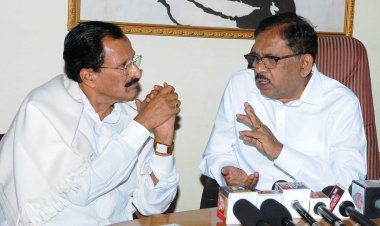 ವಾಸಣ್ಣಗೆ ಗುಬ್ಬಿ ಟಿಕೆಟ್ : ಎಸ್‌ಪಿಎಂಗೆ ಕುಣಿಗಲ್!   ದಲಿತ ಮುಖ್ಯಮಂತ್ರಿ ಪ್ರಶ್ನೆ- “ವೈ ನಾಟ್ ಮಿ”