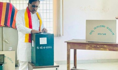 ಮಾಜಿ ಉಪ ಮುಖ್ಯಮಂತ್ರಿ ಪರಮೇಶ್ವರ  ಮತ ಚಲಾವಣೆ
