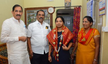 ಉಕ್ರೇನ್ನಿಂದ ಆಗಮಿಸಿದ ವಿದ್ಯಾರ್ಥಿನಿಗೆ ಸೊಗಡು ಸಾಂತ್ವನ