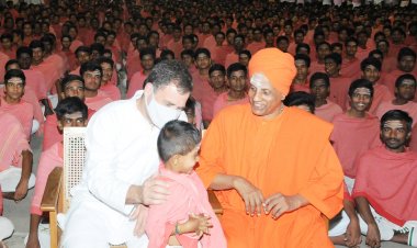 ‘ಹರಡುತ್ತಿರುವ ದ್ವೇಷ ಶಮನಕ್ಕೆ ಬಸವ ಚಿಂತನೆ ಬೇಕು’ ಸಿದ್ಧಗಂಗಾ ಮಠದ ಪ್ರಾರ್ಥನಾ ಸಭೆಯಲ್ಲಿ ರಾಹುಲ್ ಗಾಂಧಿ ಆಶಯ