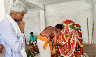 ಶಿರಾ ತಾಲೂಕಿನ*ಶ್ರೀ ಮರಡಿ ರಂಗನಾಥಸ್ವಾಮಿ* ಜಾತ್ರಾಮಹೋತ್ಸವದ ಪ್ರಯುಕ್ತ ಕೆಪಿಸಿಸಿ ಕಾರ್ಯದರ್ಶಿ ಮುರುಳೀಧರ ಹಾಲಪ್ಪ ದರ್ಶನ ಪಡೆದು ದೇವರ ಆಶೀರ್ವಾದ ಪಡೆದರು