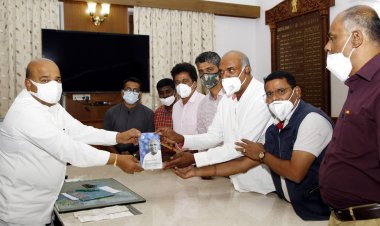 ಕರ್ನಾಟಕ ಮಾಧ್ಯಮ ಅಕಾಡೆಮಿ ನಿಯೋಗ ಭೇಟಿ:  ಪತ್ರಿಕಾ ದಿನ ಆಚರಣೆಗೆ ರಾಜ್ಯಪಾಲರಿಗೆ ಆಹ್ವಾನ