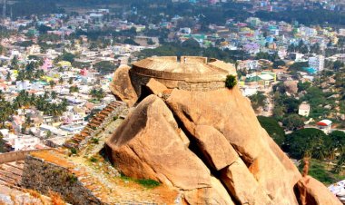 ಹಳ್ಳಿ ಹೈದನ ನೂರೆಂಟು ನೆನಪು   ಸಿ.ಚಿಕ್ಕಣ್ಣಐಎಎಸ್(ವಿ) 'ಧರೆಯ ಮೇಲೆ ಎಲ್ಲೇಇರೆ, ಮರೆಯಲಾರೆ ಮಧುಗಿರಿ'