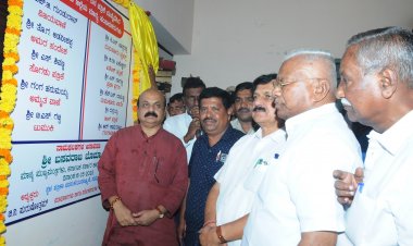 ಪತ್ರಕರ್ತರ ಹಿತ ಕಾಯಲು ಬದ್ಧ: ಸಿಎಂ ಬೊಮ್ಮಾಯಿ ನಗರದ ಪತ್ರಿಕಾ ಭವನ ನವೀಕರಣಕ್ಕೆ ಚಾಲನೆ ನೀಡಿದ ಮುಖ್ಯಮಂತ್ರಿ