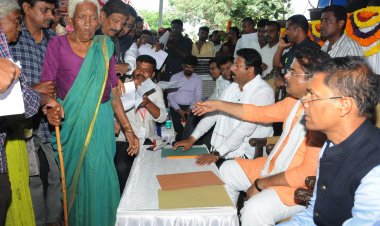 ‘ಮಾಯಸಂದ್ರದ ಅಭಿವೃದ್ಧಿಗೆ 1 ಕೋಟಿ ರೂ.’     ತುರುವೇಕೆರೆ ತಾಲೂಕಿನ ಮಾಯಸಂದ್ರದಲ್ಲಿ  ಕಂದಾಯ ಸಚಿವ ಆರ್. ಅಶೋಕ್