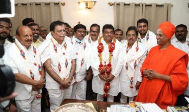 ಸಿದ್ಧಗಂಗಾ ಶ್ರೀಗಳ ಆಶೀರ್ವಾದ ಪಡೆದ ಕಾಂಗ್ರೆಸ್ ಮುಖಂಡರು