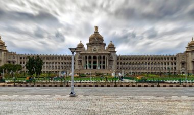 ಅರಮನೆ-ಗುರುಮನೆಗಳ ಗುಂಗಿನಲ್ಲಿ..,