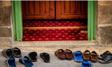 ದೇವರ ಅಂಗಡಿಯ ಚಪ್ಪಲಿ....!