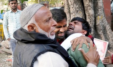 ನೀರವ ಮೌನದ ಹಾದಿ ಹಿಡಿದ ಮಾನವತೆ