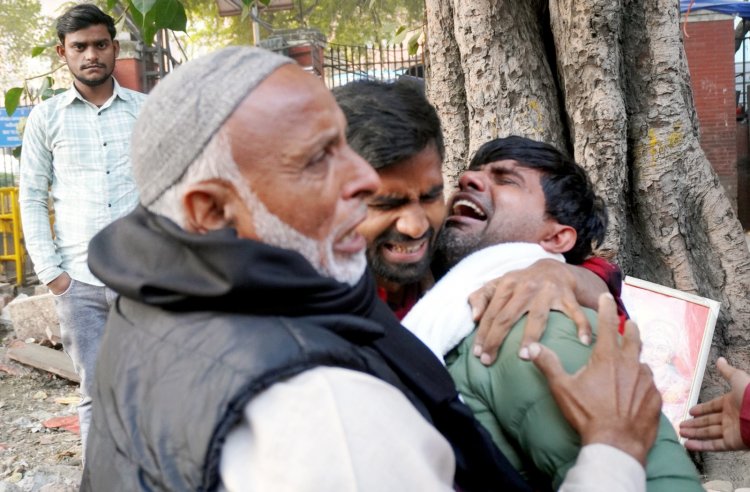 ನೀರವ ಮೌನದ ಹಾದಿ ಹಿಡಿದ ಮಾನವತೆ