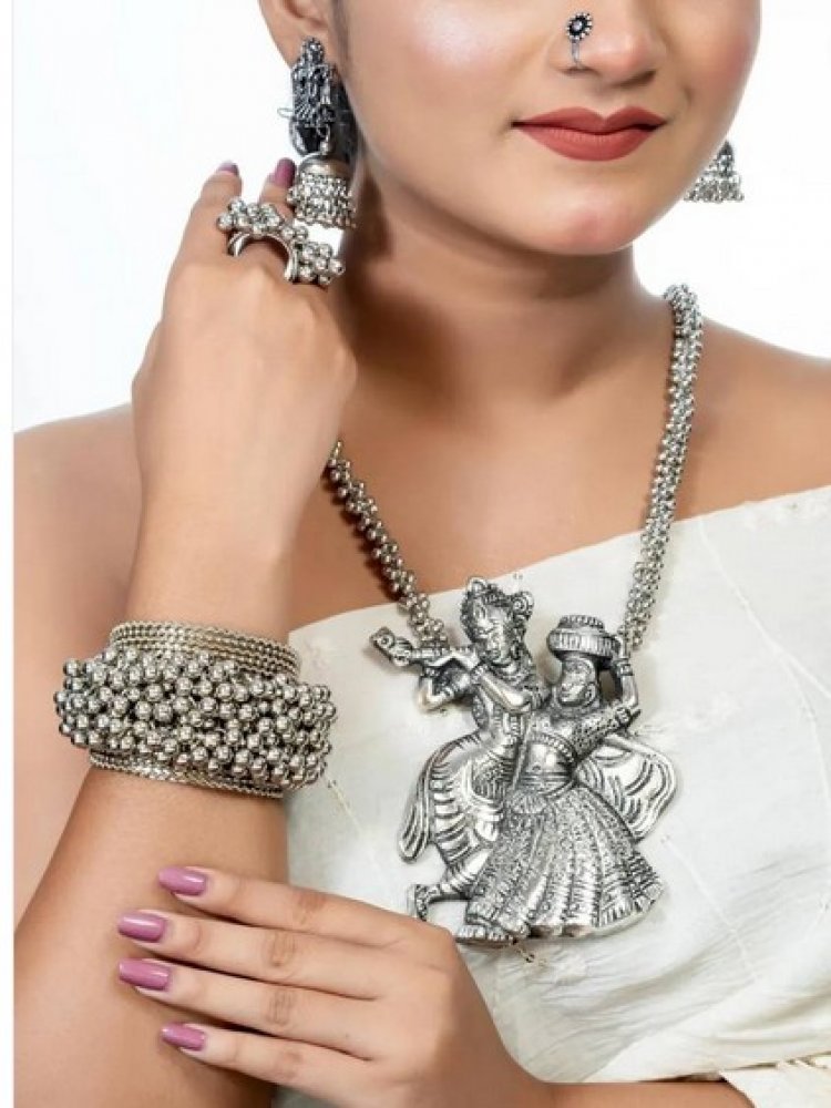 ಬೆಳ್ಳಿ ಬೆಲೆಯೂ ಏರುತ್ತಿದೆ ದಾಖಲೆಗಳನ್ನು ಮುರಿದು..,!